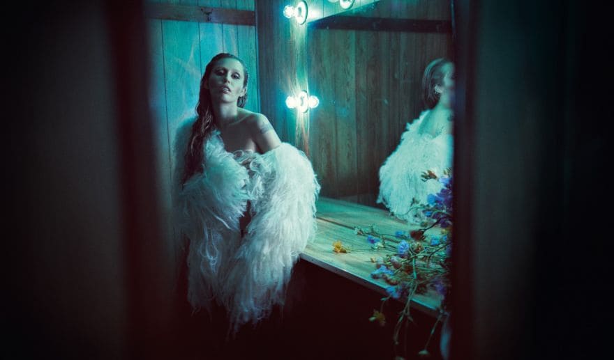 マイリー・サイラス、最新作『Something Beautiful』魅力を解説 DJPLUM