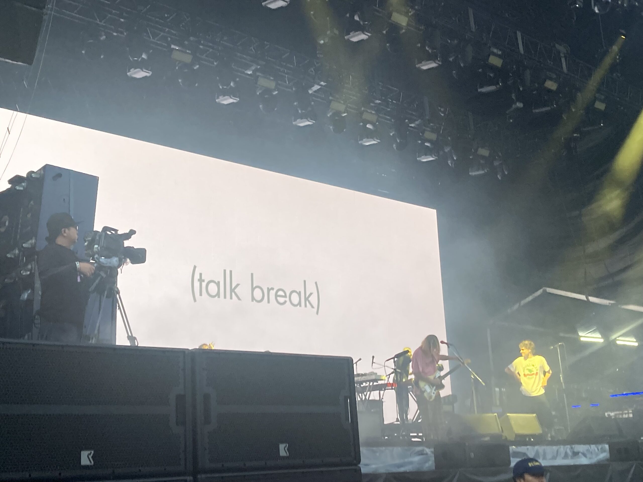 フジロック2025｜注目の新人ロイヤル・オーティス、ホワイトステージで輝いた初来日ライブをレポート DJPLUM