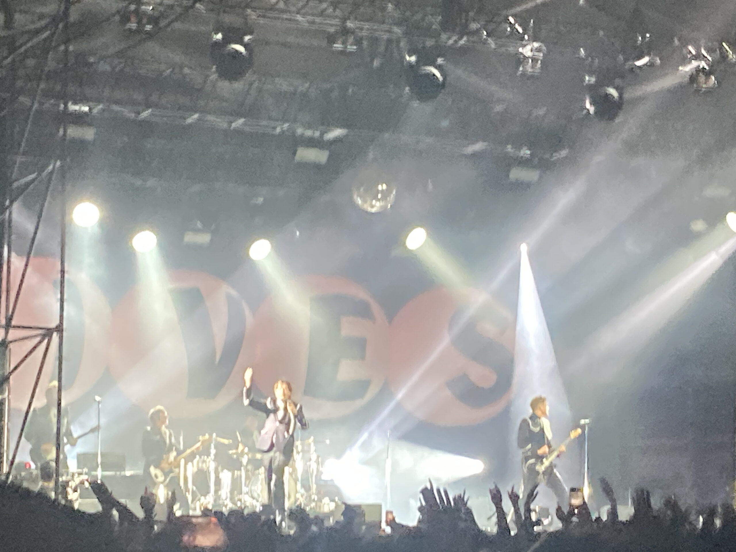 フジロック2025 最終日、ザ・ハイブスを見た