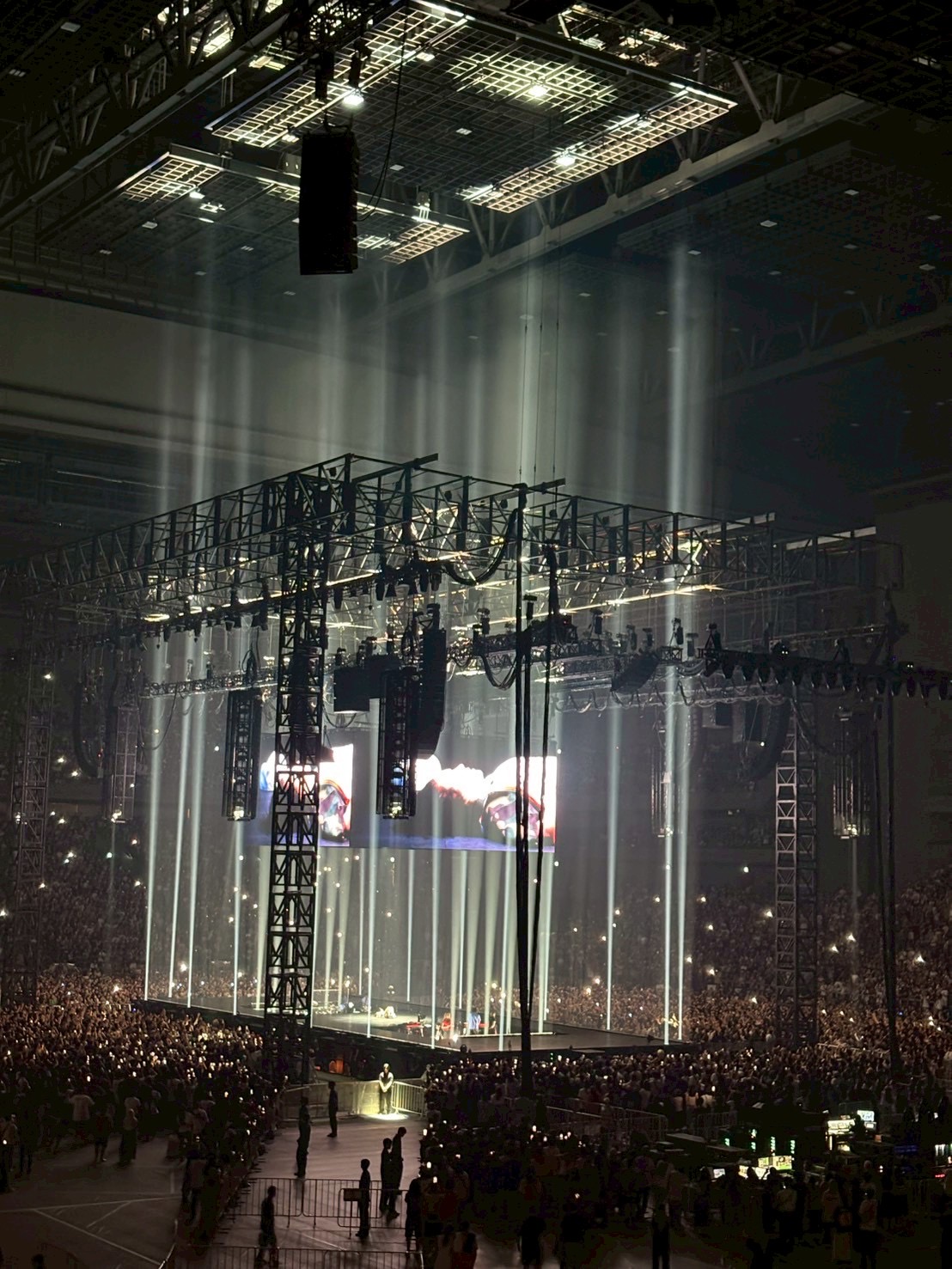 ビリー・アイリッシュ、2025年来日公演 360度ステージ演出 DJPLUM