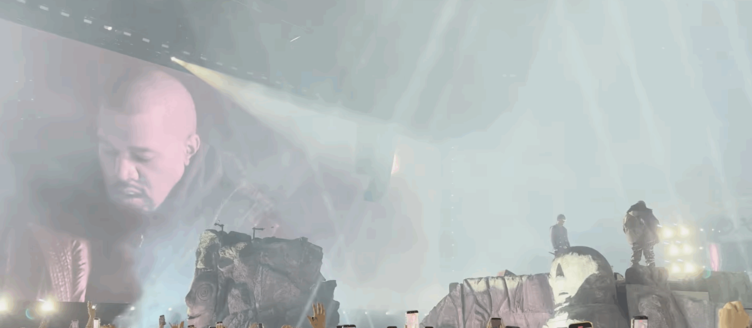 トラヴィス・スコット、2025年来日公演にYeが出演　DJPLUM