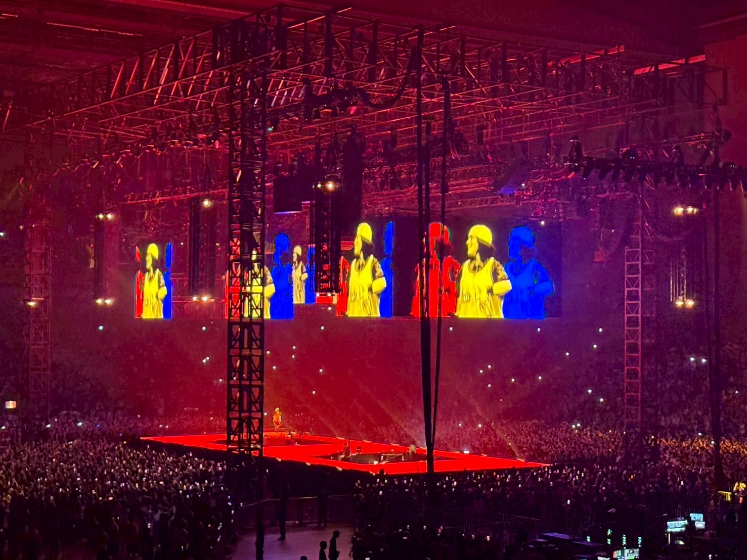 ビリー・アイリッシュ、コンサート映画が日本公開決定|DJPLUM