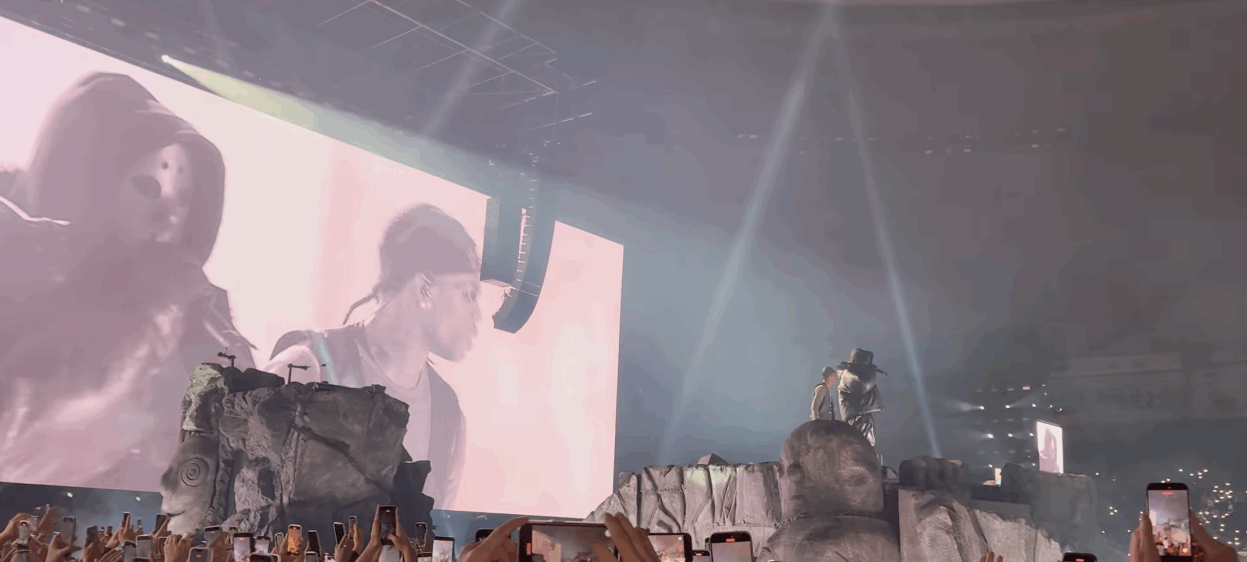 トラヴィス・スコット、2025年来日公演にYeが出演　DJPLUM