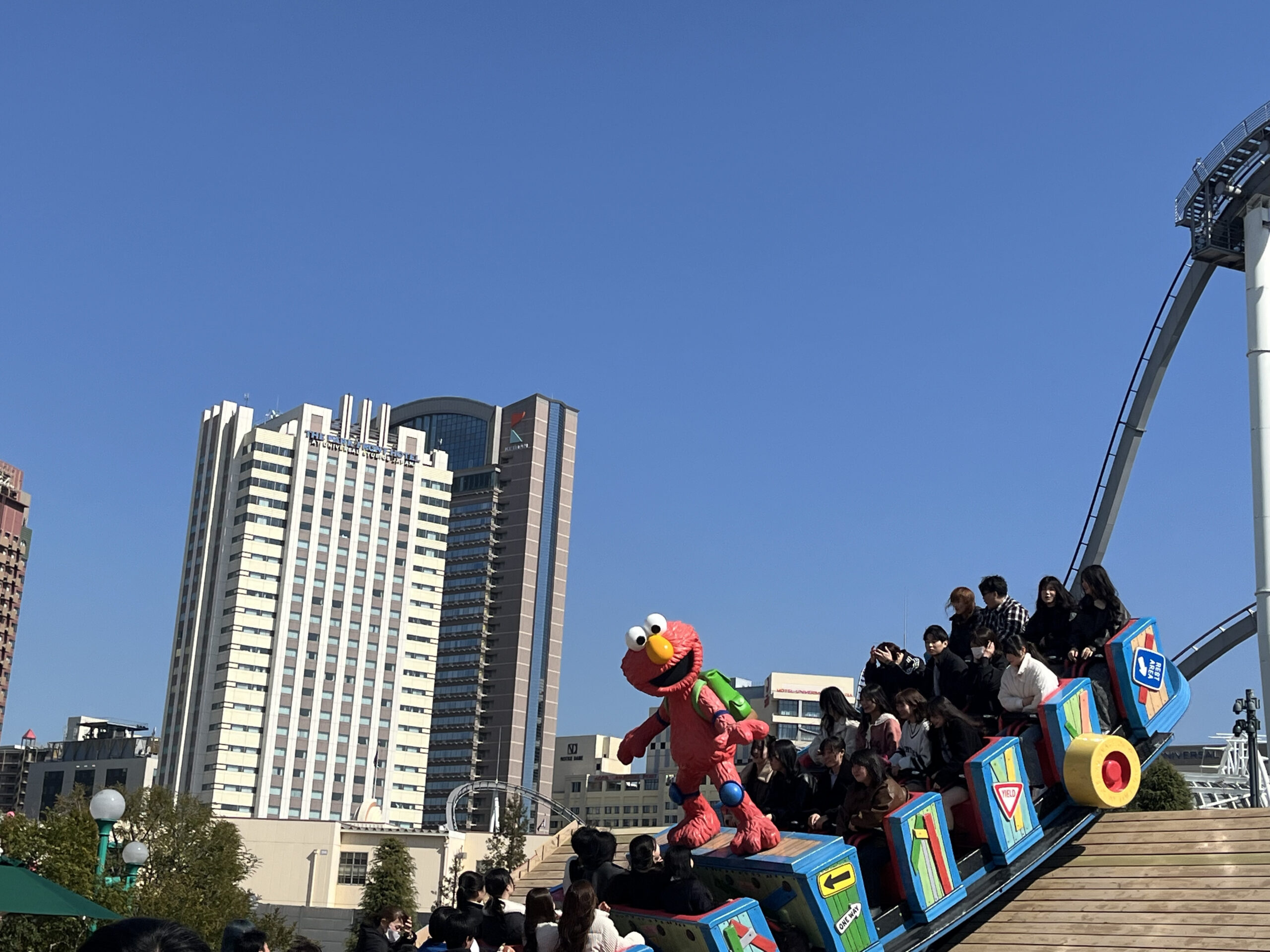 ユニバーサル・スタジオ・ジャパン、エルモのゴーゴー・スケートボード 写真ギャラリー